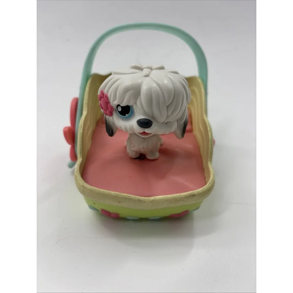 Littlest Pet Shop Magic Motion Pets Yum Yum Puppy‎ Dog, Bed